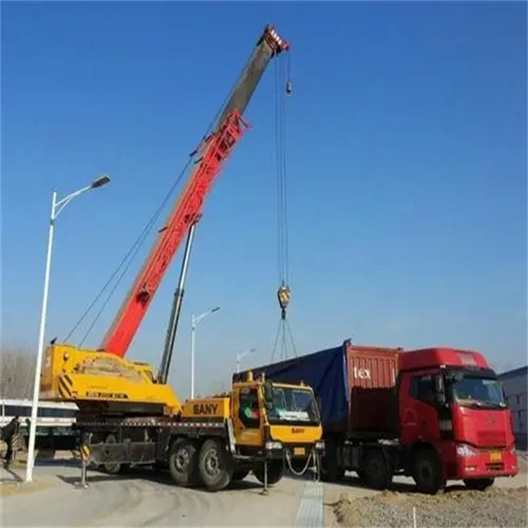 无极吊车出租吊装大件的时候的注意事项